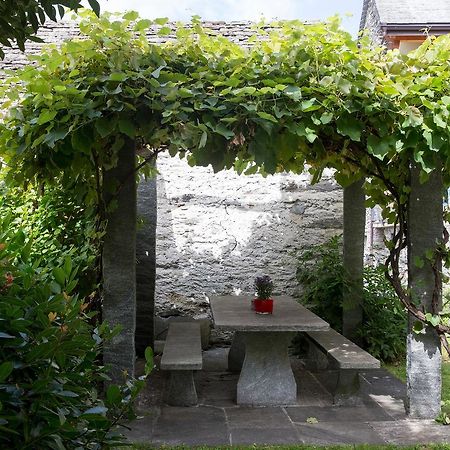 Hotel Garni Maggia Giumaglio ภายนอก รูปภาพ