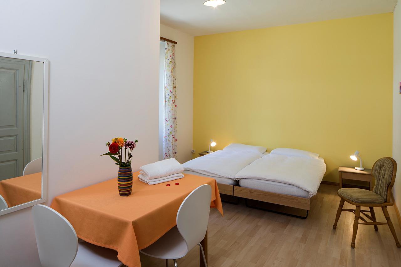 Hotel Garni Maggia Giumaglio ภายนอก รูปภาพ