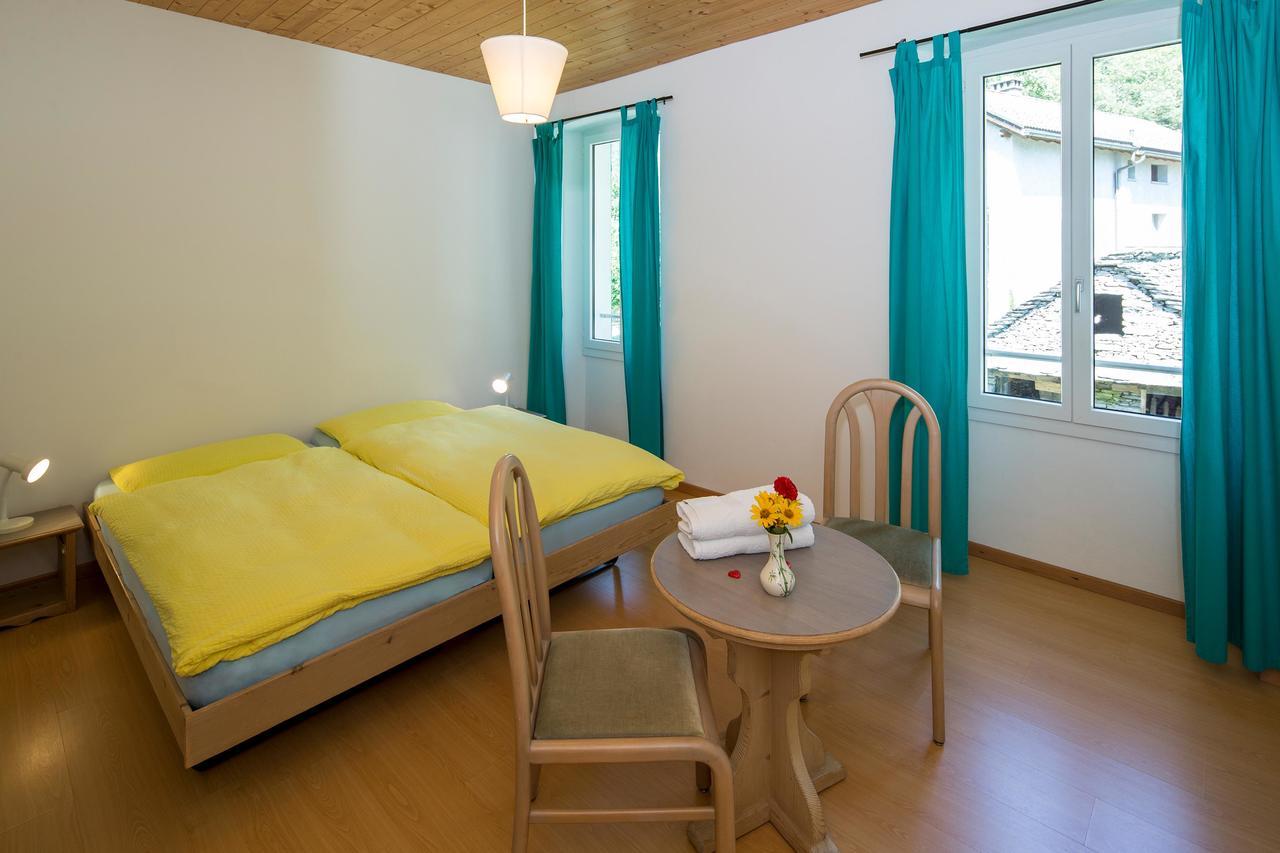 Hotel Garni Maggia Giumaglio ภายนอก รูปภาพ