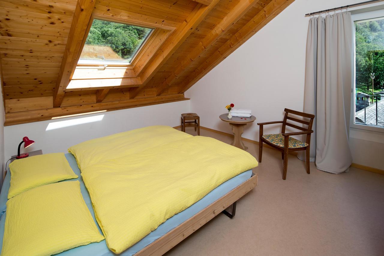 Hotel Garni Maggia Giumaglio ภายนอก รูปภาพ