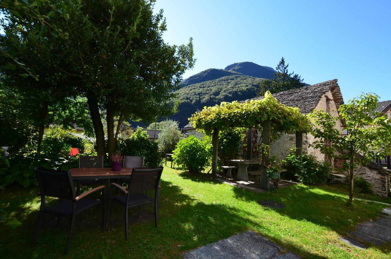 Hotel Garni Maggia Giumaglio ภายนอก รูปภาพ