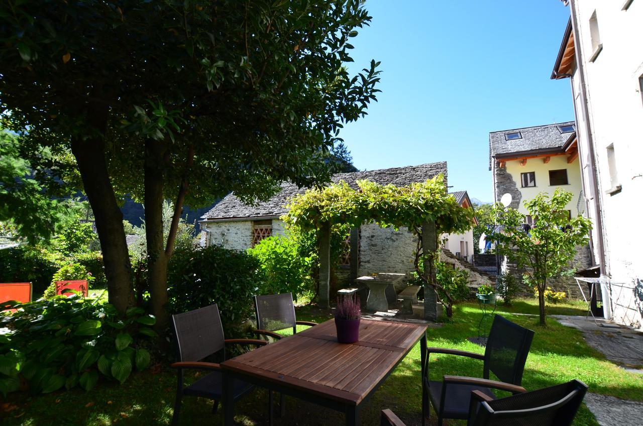 Hotel Garni Maggia Giumaglio ภายนอก รูปภาพ