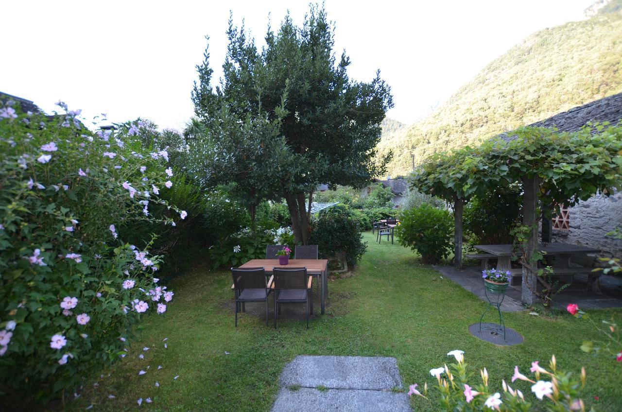Hotel Garni Maggia Giumaglio ภายนอก รูปภาพ