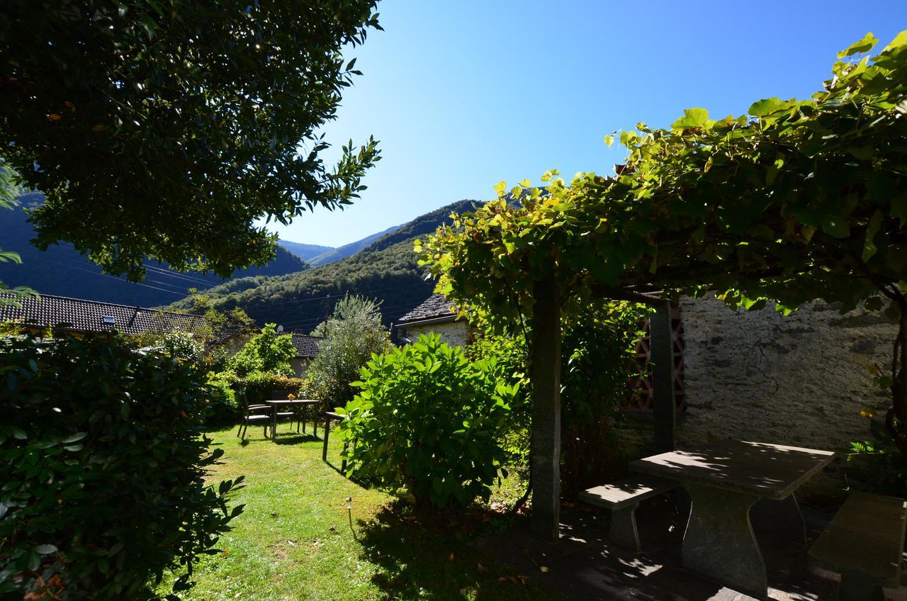 Hotel Garni Maggia Giumaglio ภายนอก รูปภาพ