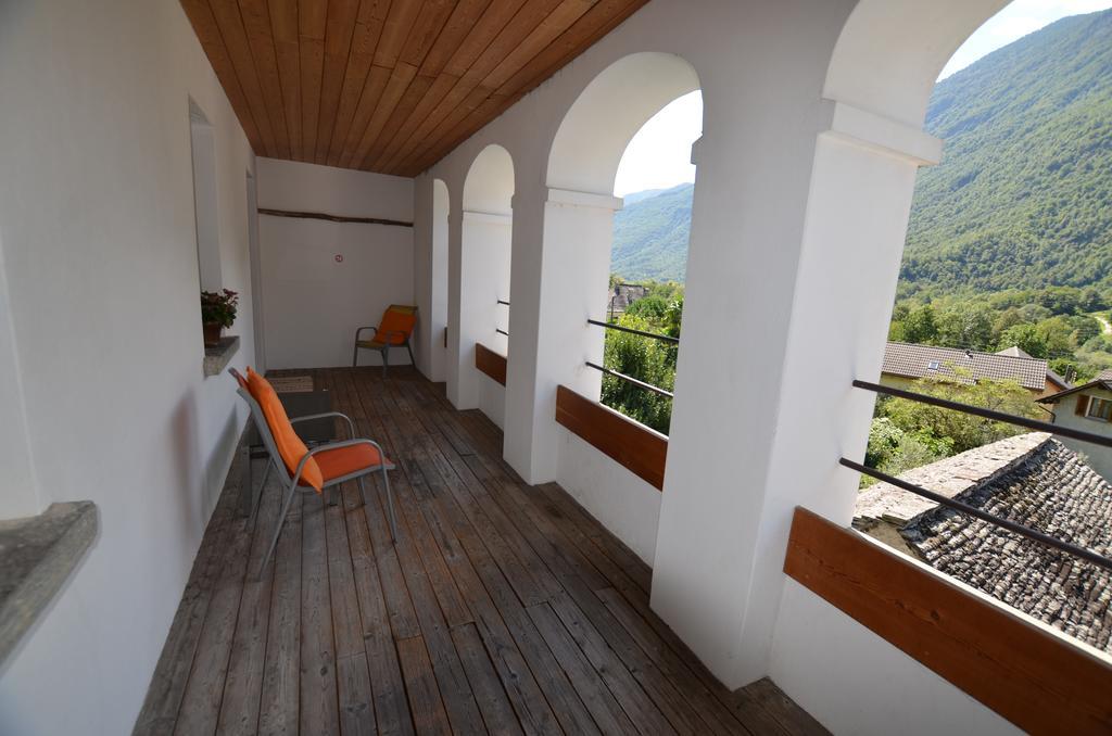 Hotel Garni Maggia Giumaglio ภายนอก รูปภาพ