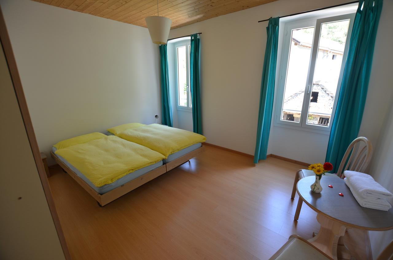 Hotel Garni Maggia Giumaglio ภายนอก รูปภาพ