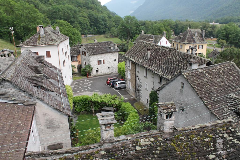 Hotel Garni Maggia Giumaglio ภายนอก รูปภาพ